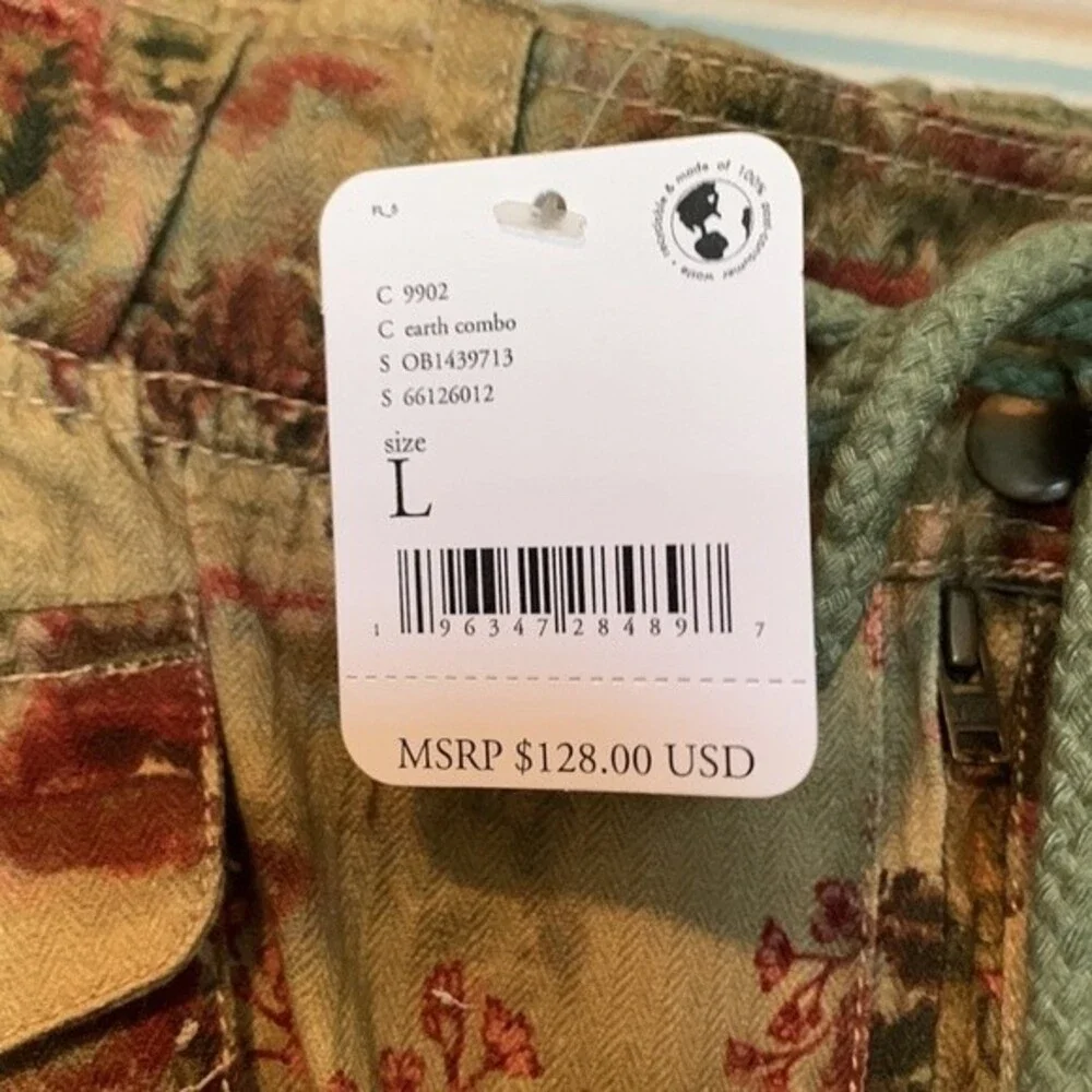 NWT Free People Waimea Slouchy Printed
Shorts / Earth Combo. Size Large - Picture 8 of 8